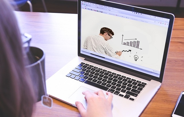 研胜未来：以科技赋能教育积极打造全球学子信赖的智慧平台