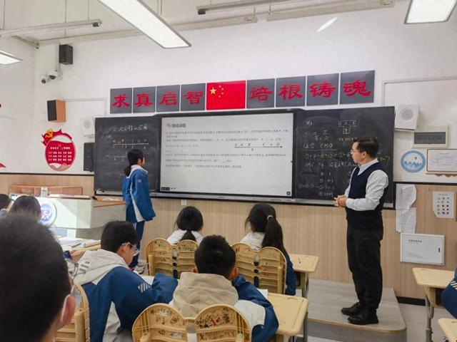 西安市航天城第三中学： 探索科技奥秘点亮智慧之光