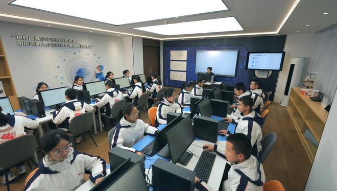 成都七中引入擎云智慧教育-计算机教室解决方案重塑教学场景(图4)