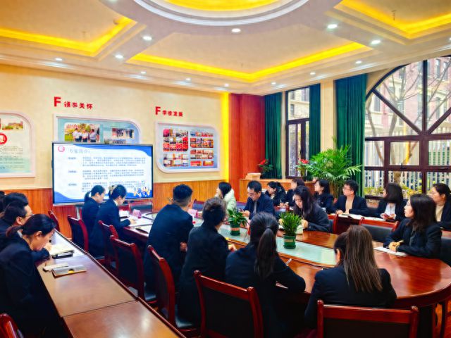 开题凝智明思路 专家引领助深研