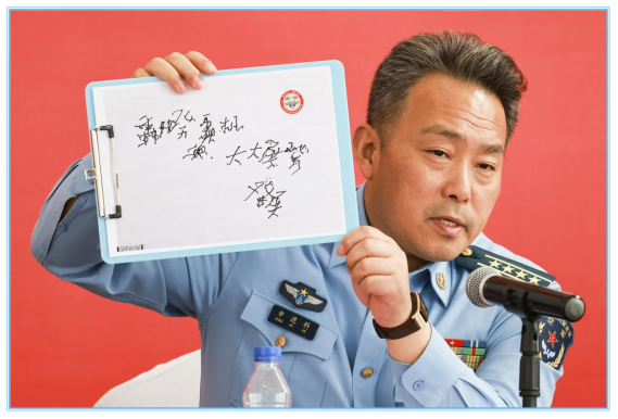 轰-6K巡航过哪些岛？申进科在国防教育课上这样回应……(图4)
