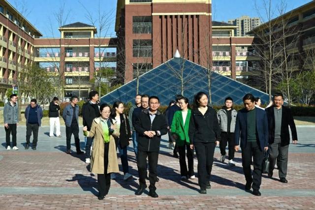 湖北省黄石市黄石港区考察团来到我省肥西县考察智慧教育工作(图1)
