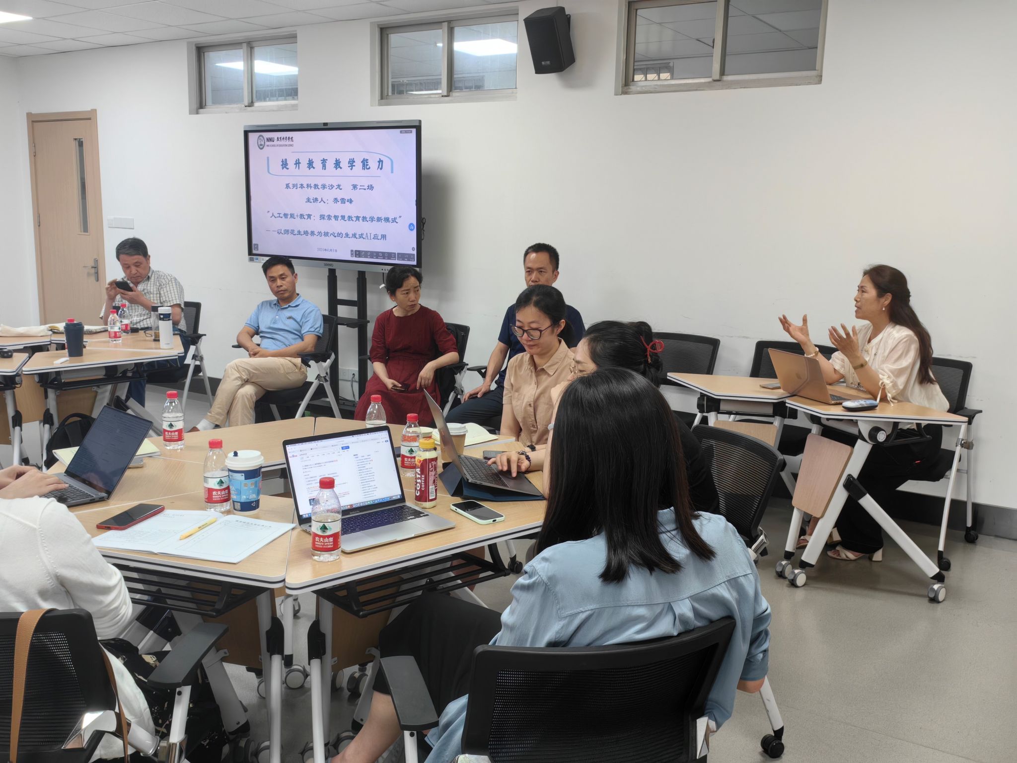 虹口区人工智能教育新纪元：构建智慧课堂的蓝图！