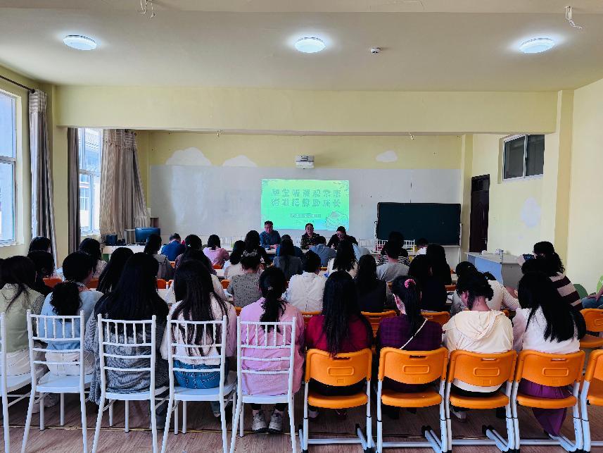 抚州市专家团队及优秀校长赴金溪县锦绣小学调研指导(图1)