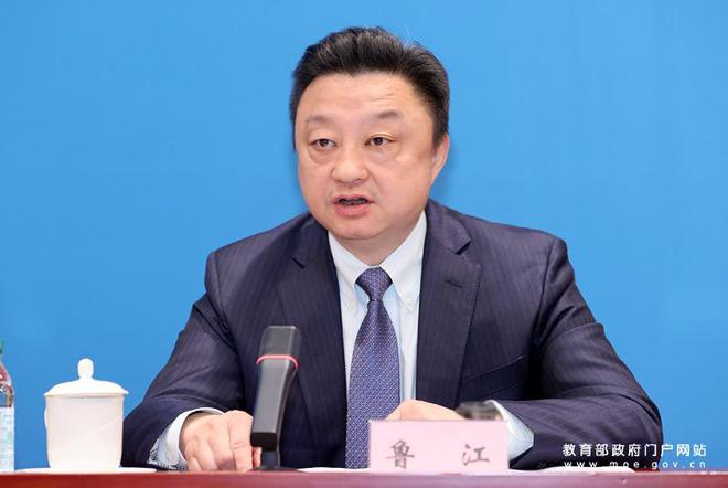 读红楼“对话”经典教育部发布会深圳校长揭秘AI赋能教育