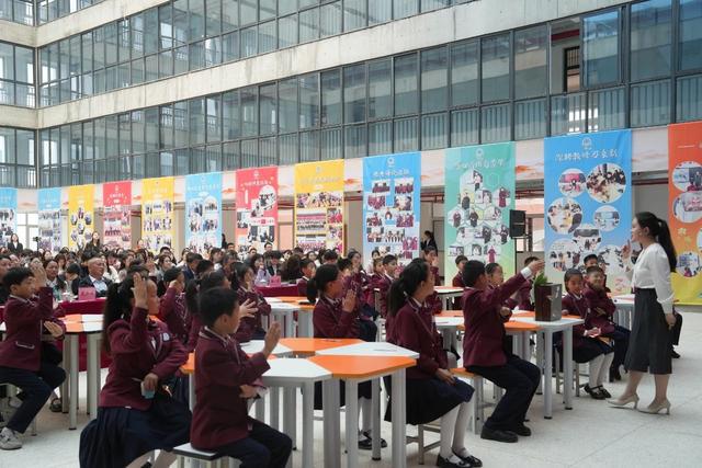 南阳市卧龙区探索AI教育校本化课堂新实践 打造教育新生态(图4)